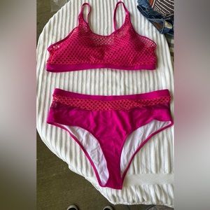 Pink size 3X. Pink is the color available. Yellow is to show how it looks on